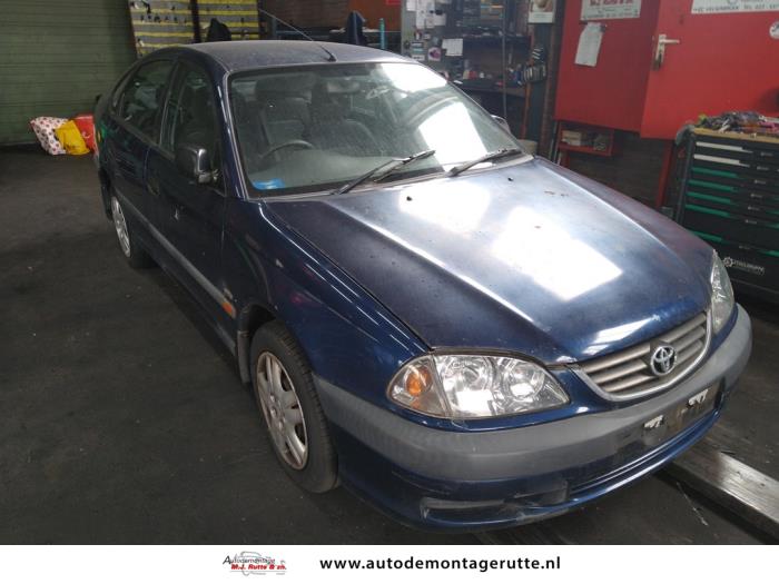 Toyota Avensis 1.8 16V VVT-i Samochód złomowany (2001, Ciemny, Metalik, Niebieski)