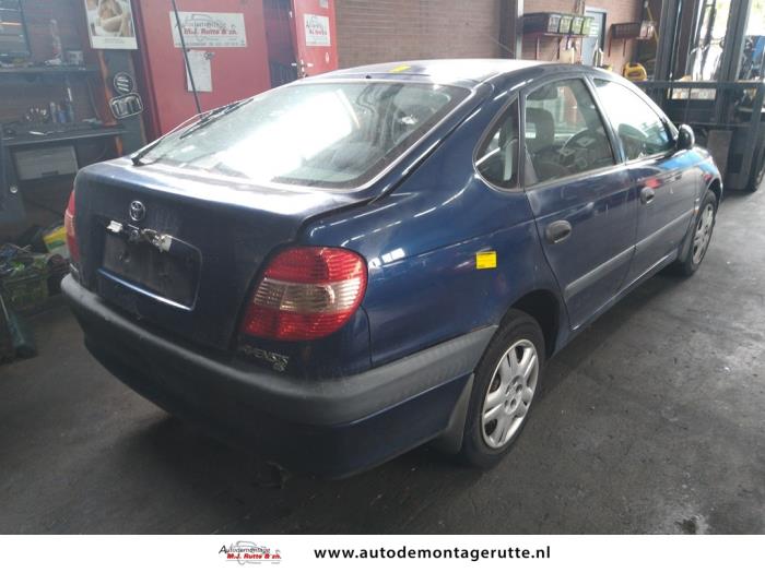 Toyota Avensis 1.8 16V VVT-i Samochód złomowany (2001, Ciemny, Metalik, Niebieski)