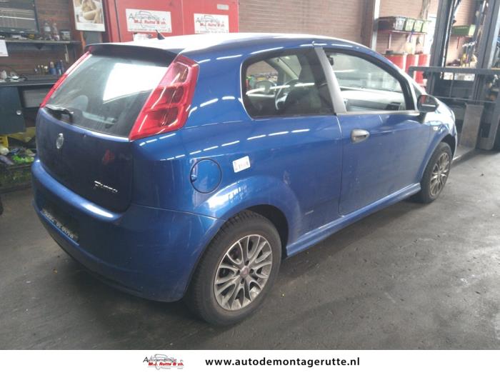Fiat Grande Punto 1.2 Skrotfordon (2006, BLAUW)