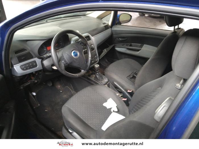 Fiat Grande Punto 1.2 Skrotfordon (2006, BLAUW)