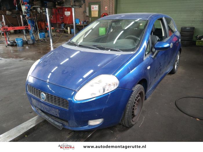 Fiat Grande Punto 1.2 Skrotfordon (2006, BLAUW)