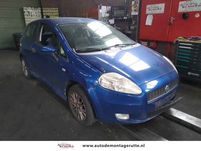 Fiat Grande Punto 1.2 Skrotfordon (2006, BLAUW)