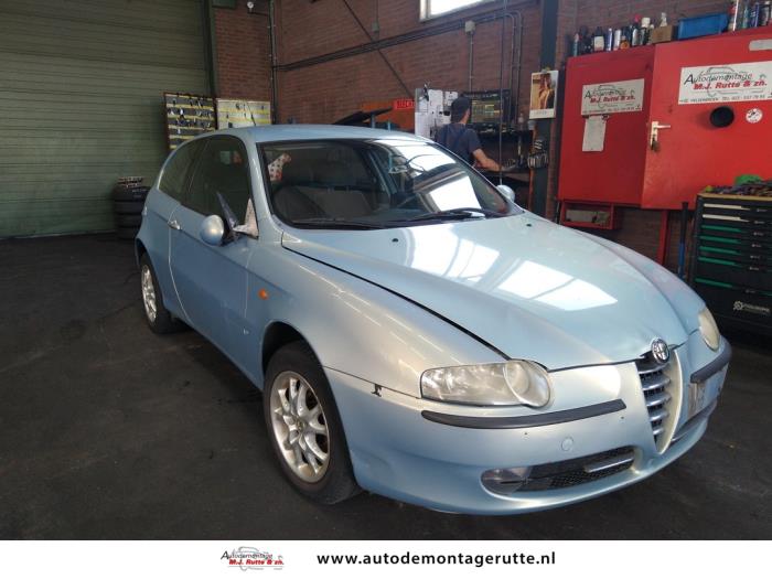 Alfa Romeo 147 1.6 Twin Spark 16V Skrotfordon (2002, BLAUW)