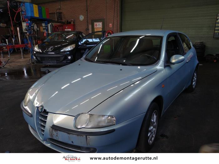Alfa Romeo 147 1.6 Twin Spark 16V Skrotfordon (2002, BLAUW)