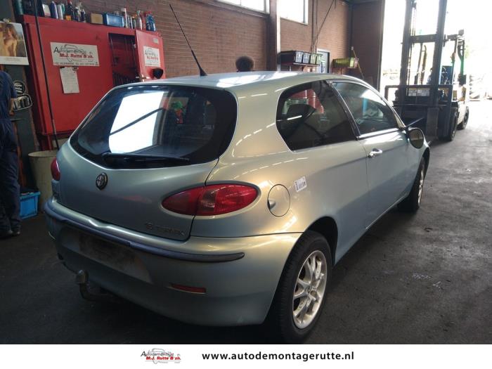 Alfa Romeo 147 1.6 Twin Spark 16V Skrotfordon (2002, BLAUW)