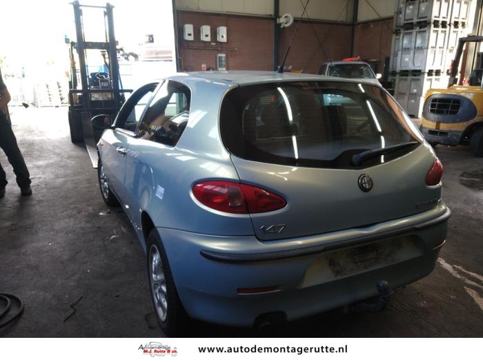 Alfa Romeo 147 1.6 Twin Spark 16V Skrotfordon (2002, BLAUW)