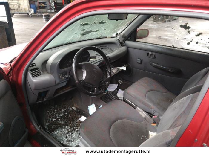 Nissan Micra 1.3 LX,SLX 16V Sloopvoertuig (1997, Rood)