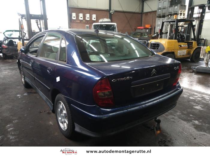 Citroen C5 I Berline 2.0 16V Samochód złomowany (2001, Niebieski)