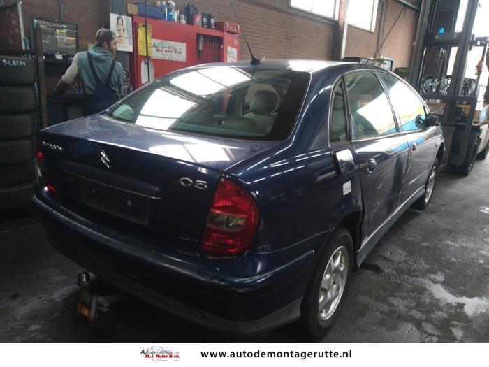 Citroen C5 I Berline 2.0 16V Samochód złomowany (2001, Niebieski)