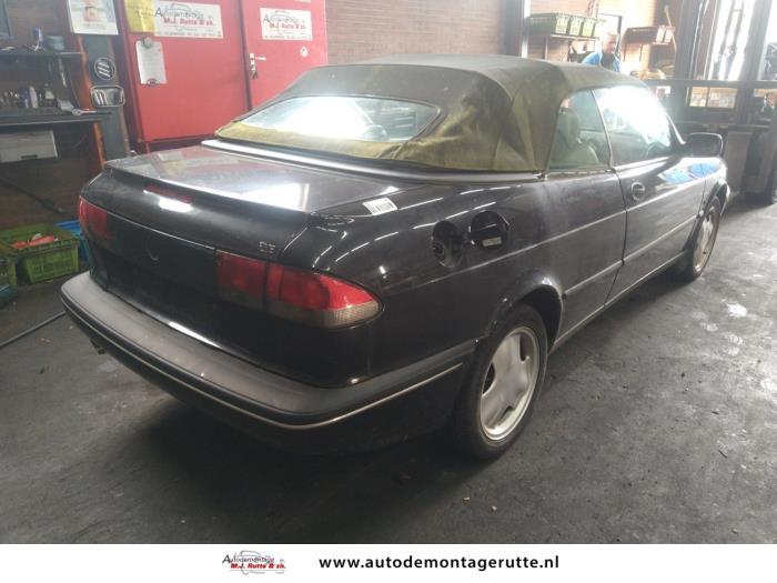 Saab 900 II 2.0 SE Turbo 16V Skrotfordon (1996, ZWART)