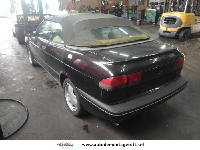 Saab 900 II 2.0 SE Turbo 16V Skrotfordon (1996, ZWART)