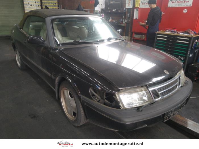 Saab 900 II 2.0 SE Turbo 16V Skrotfordon (1996, ZWART)