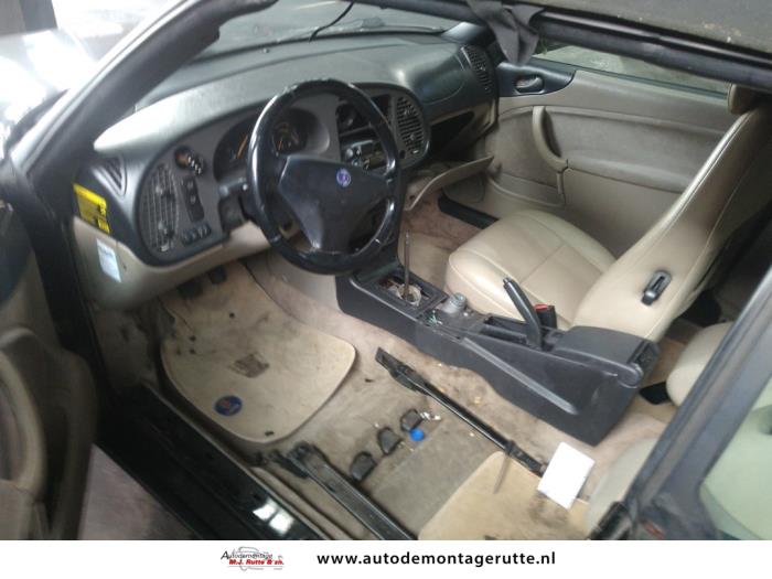 Saab 900 II 2.0 SE Turbo 16V Skrotfordon (1996, ZWART)