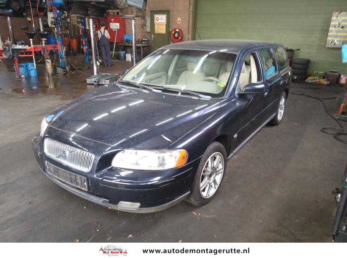 Volvo V70 2.4 20V 140 Bifuel CNG Skrotfordon (2005, BLAUW)