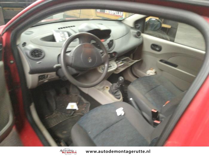Renault Twingo II 1.2 Skrotfordon (2007, ROOD)