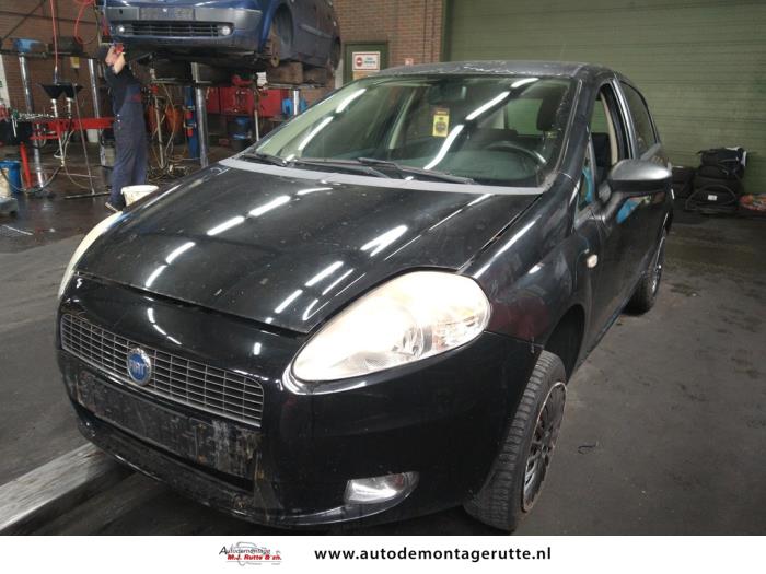Fiat Grande Punto 1.2 Skrotfordon (2006, ZWART)