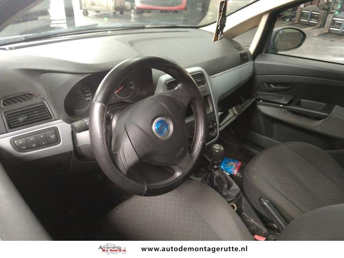 Fiat Grande Punto 1.2 Skrotfordon (2006, ZWART)