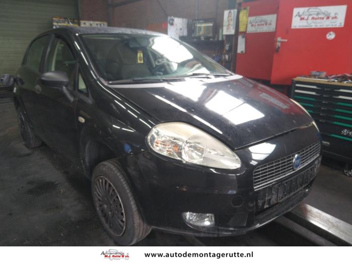Fiat Grande Punto 1.2 Skrotfordon (2006, ZWART)