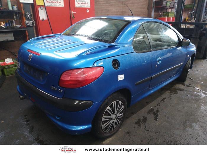 Peugeot 206 CC 1.6 16V Skrotfordon (2002, BLAUW)