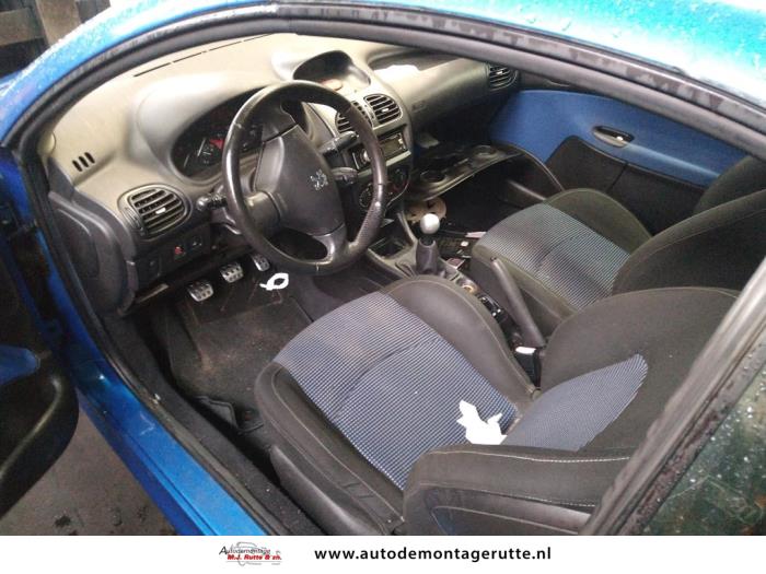 Peugeot 206 CC 1.6 16V Skrotfordon (2002, BLAUW)