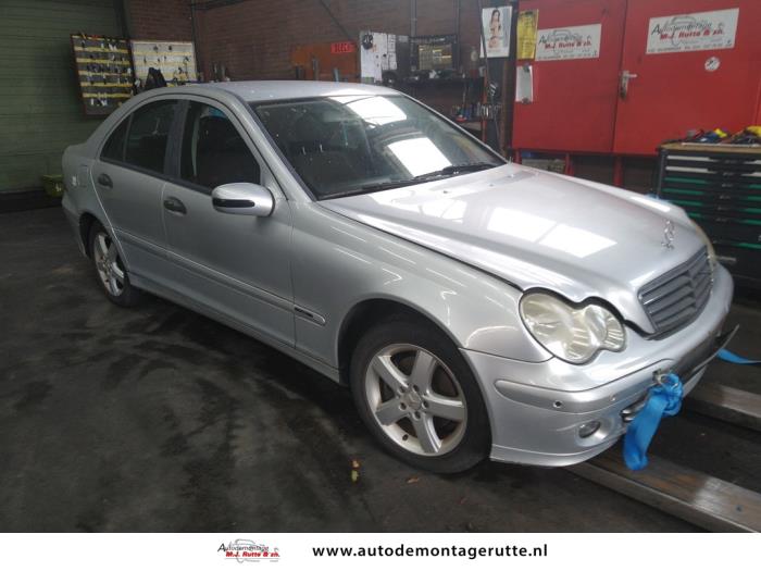 Mercedes C 1.8 C-180K 16V Skrotfordon (2006, GRIJS)