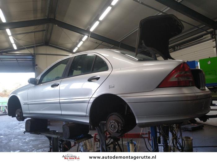 Mercedes C 1.8 C-180K 16V Skrotfordon (2006, GRIJS)