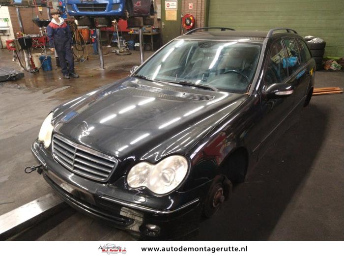 Mercedes C Combi 1.8 C-230K 16V Skrotfordon (2004, ZWART)