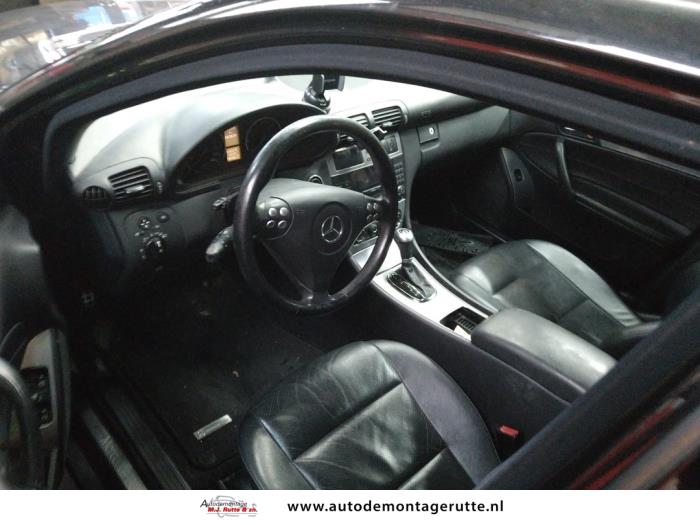 Mercedes C Combi 1.8 C-230K 16V Skrotfordon (2004, ZWART)