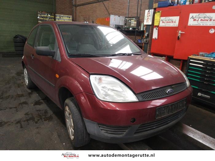 Ford Fiesta 5 1.4 16V Skrotfordon (2003, ROOD)