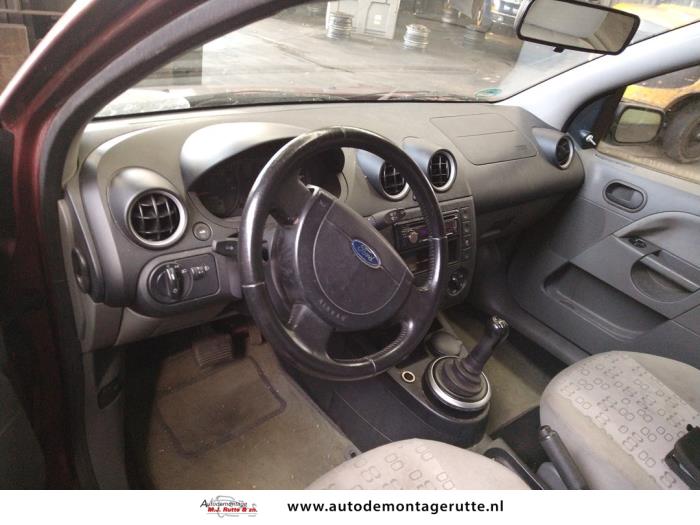 Ford Fiesta 5 1.4 16V Skrotfordon (2003, ROOD)