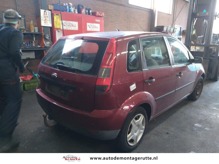 Ford Fiesta 5 1.4 16V Skrotfordon (2003, ROOD)