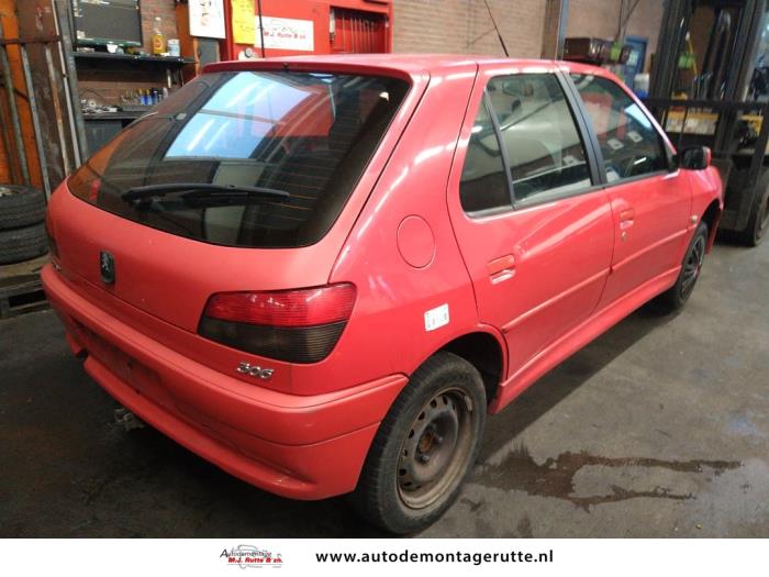 Peugeot 306 1.4 Skrotfordon (2000, ROOD)