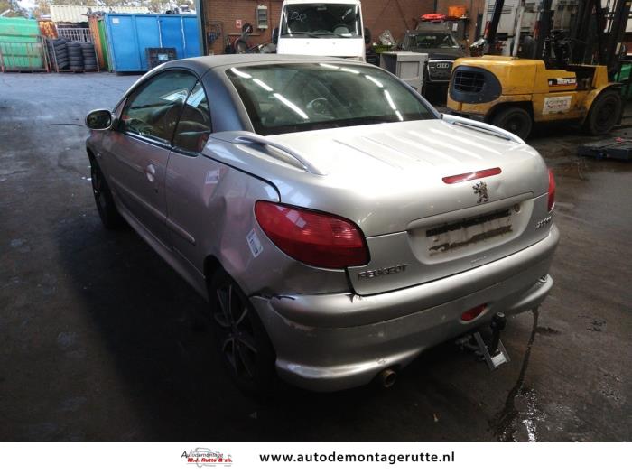 Peugeot 206 CC 1.6 16V Skrotfordon (2002, GRIJS)