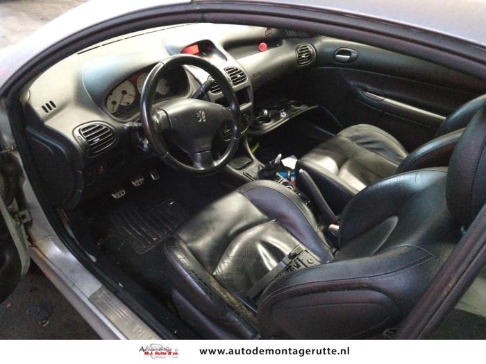 Peugeot 206 CC 1.6 16V Skrotfordon (2002, GRIJS)