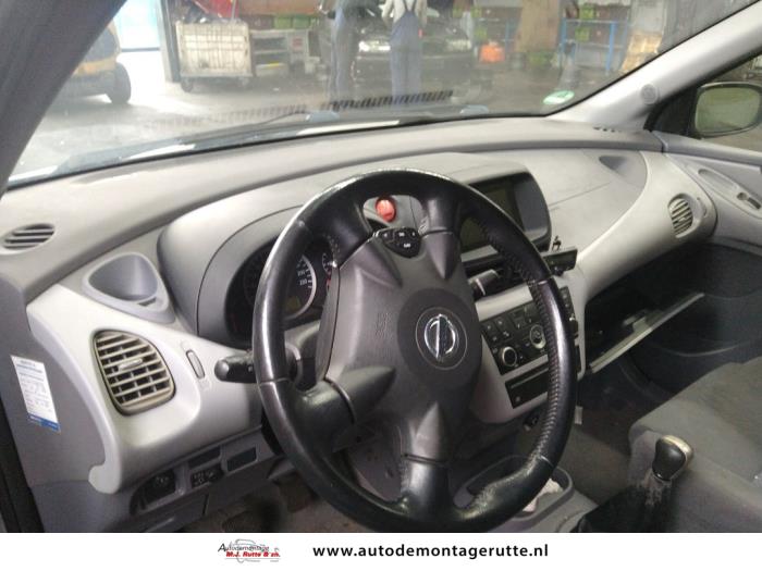 Nissan Almera Tino 1.8 16V Skrotfordon (2004, GRIJS)