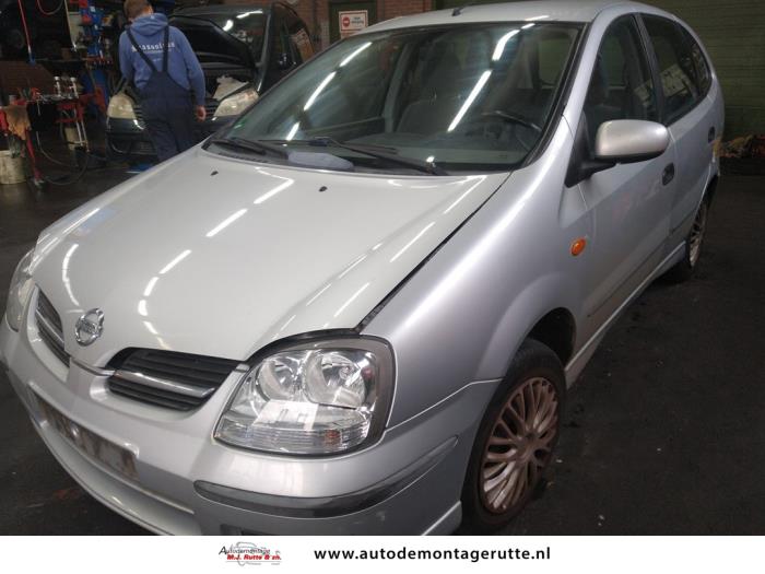 Nissan Almera Tino 1.8 16V Skrotfordon (2004, GRIJS)