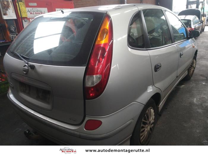 Nissan Almera Tino 1.8 16V Skrotfordon (2004, GRIJS)
