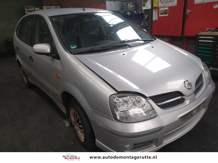 Nissan Almera Tino 1.8 16V Skrotfordon (2004, GRIJS)