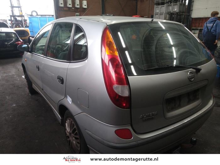 Nissan Almera Tino 1.8 16V Skrotfordon (2004, GRIJS)