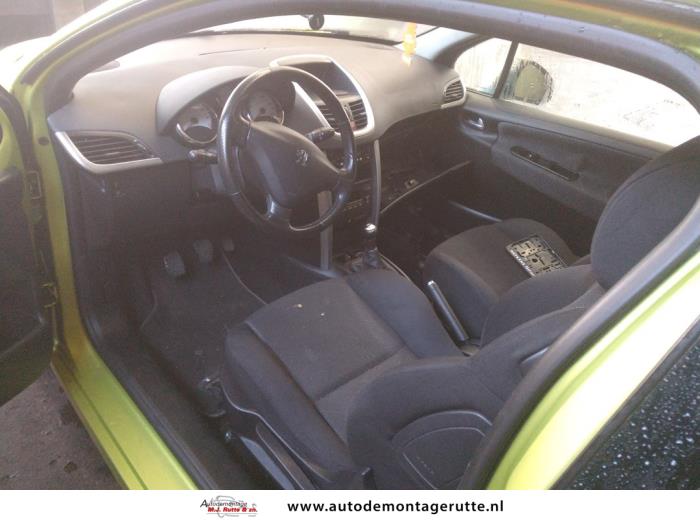 Peugeot 207/207+ 1.4 16V Skrotfordon (2006, GEEL)
