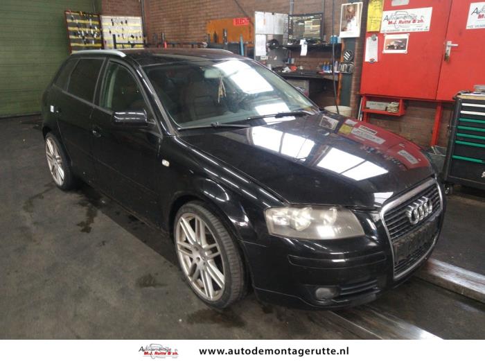 Audi A3 Sportback 2.0 FSI 16V Samochód złomowany (2004, Czarny)