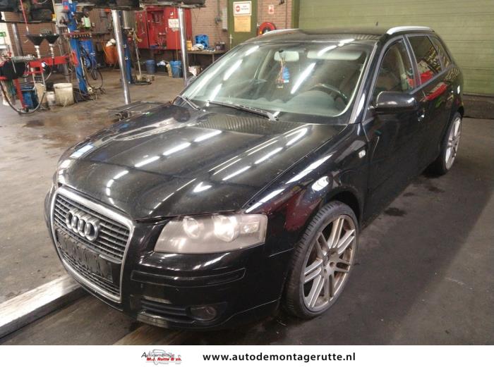 Audi A3 Sportback 2.0 FSI 16V Samochód złomowany (2004, Czarny)