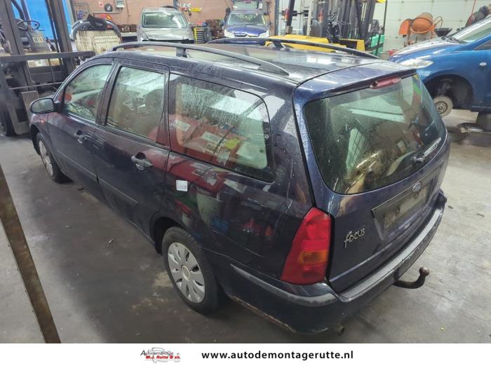 Ford Focus 1 Wagon 1.4 16V Samochód złomowany (2004, Niebieski)