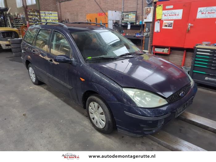 Ford Focus 1 Wagon 1.4 16V Samochód złomowany (2004, Niebieski)