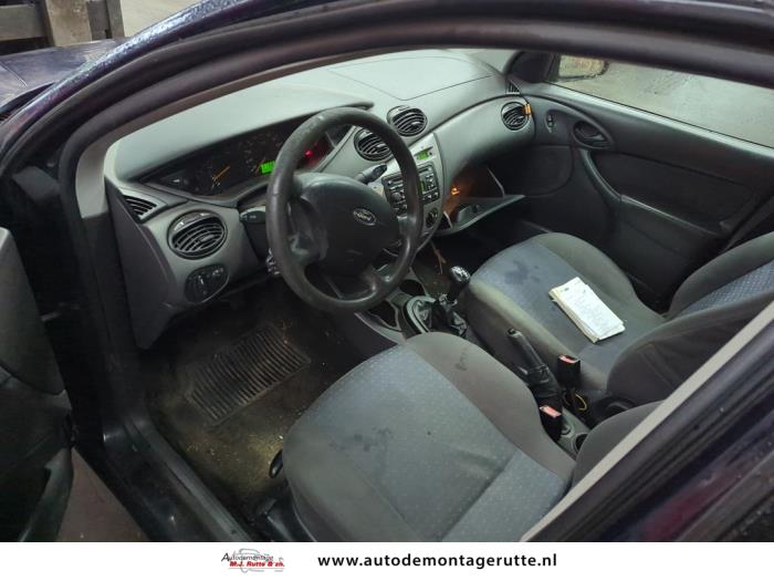 Ford Focus 1 Wagon 1.4 16V Samochód złomowany (2004, Niebieski)