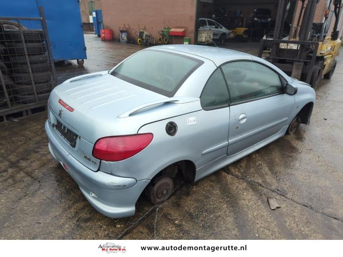 Peugeot 206 CC 1.6 16V Samochód złomowany (2003, Szary)
