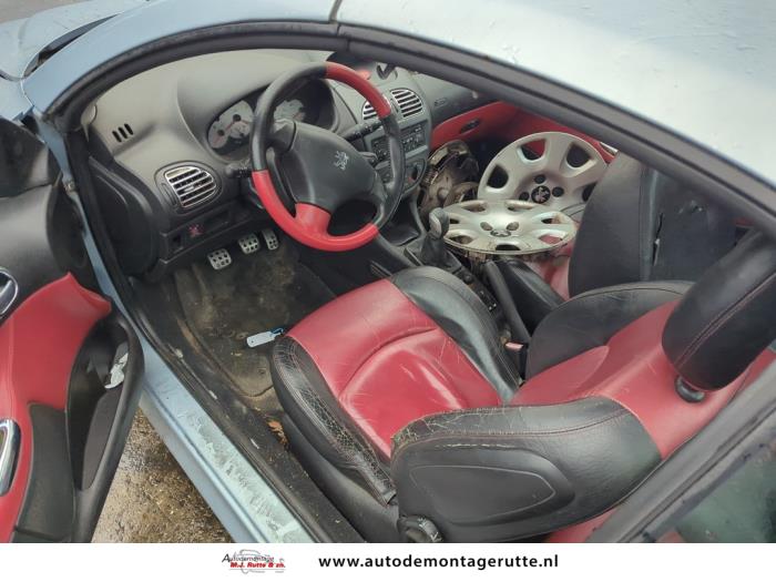 Peugeot 206 CC 1.6 16V Samochód złomowany (2003, Szary)