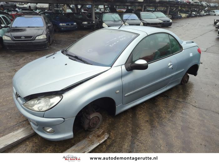 Peugeot 206 CC 1.6 16V Samochód złomowany (2003, Szary)