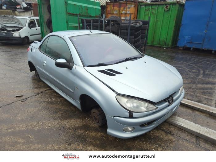 Peugeot 206 CC 1.6 16V Samochód złomowany (2003, Szary)