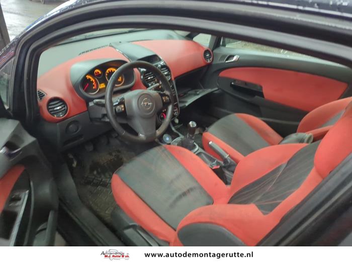 Opel Corsa D 1.2 16V Samochód złomowany (2007, Czarny)